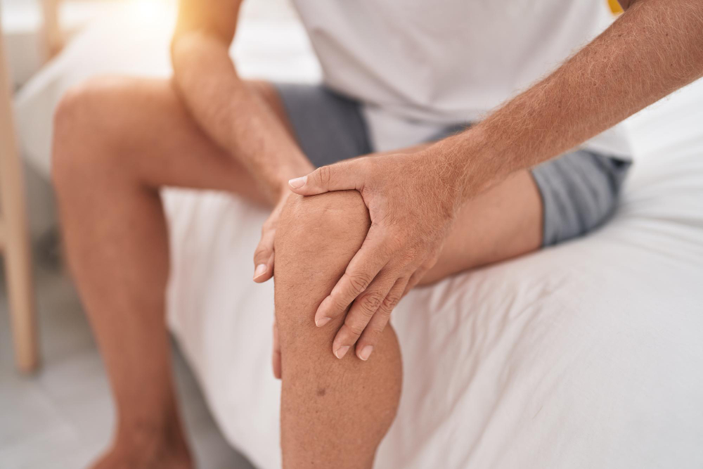 Everything You Need to Know About Knee Cap Pain Causes & Treatment